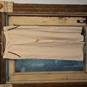 TAHARI HIGH WAISTED, WIDE LEGS, WIDE ELASTIC IN BACK WAISTBAND TO CONTOUR TO YOU
